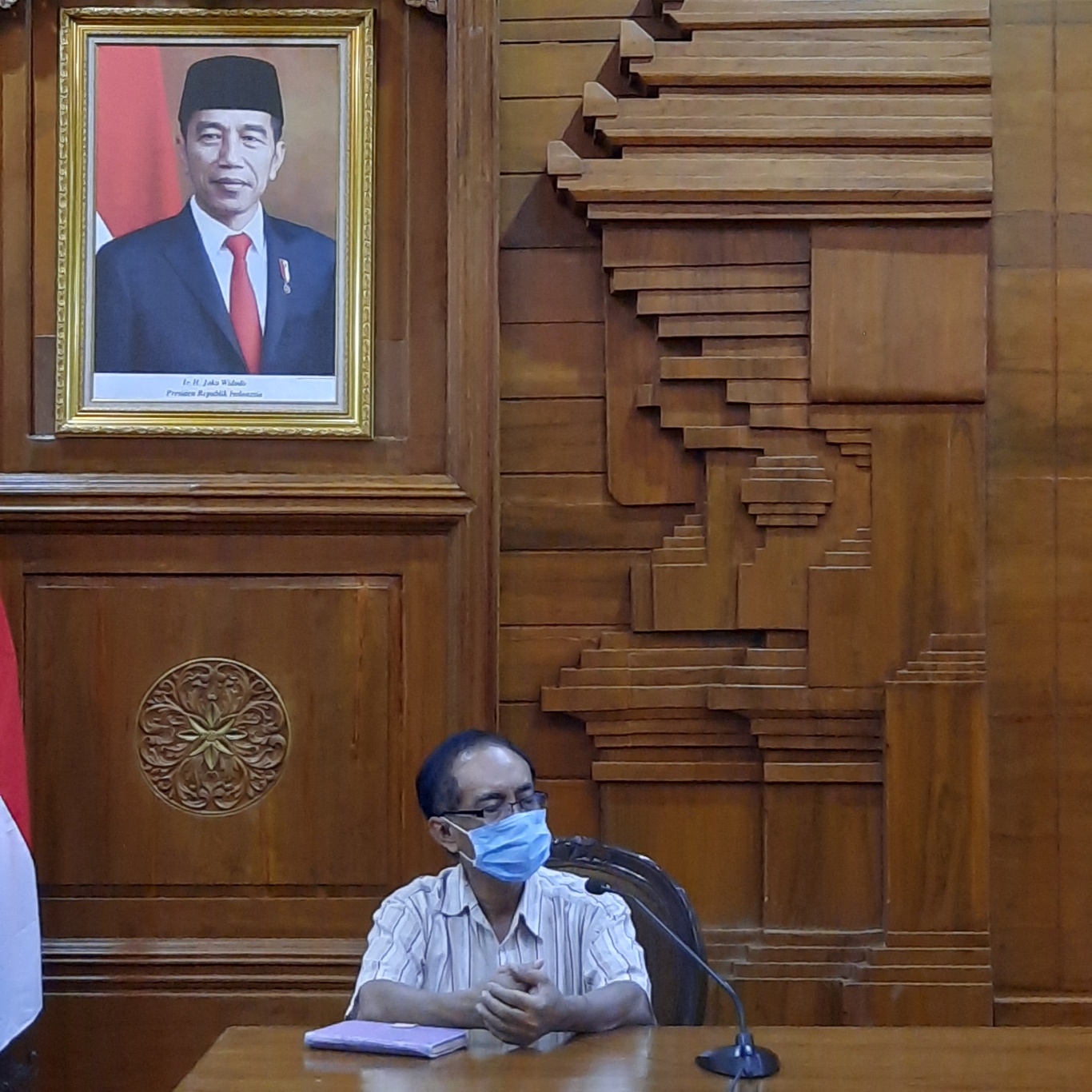 Ketua Asosiasi Pedagang Sate Madura Maksum di Gedung Negara Grahadi. (Foto: Alief Sambogo/Ngopibareng.id)