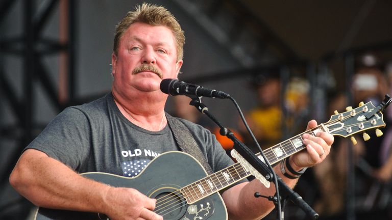 Musisi country Joe Diffie. (Foto: Instagram @officialjoediffie)