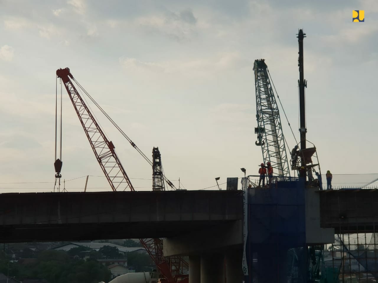 Foto ilustrasi pekerja dalam sebuah proyek infrastruktur. (Foto: Kementerian PUPR) 