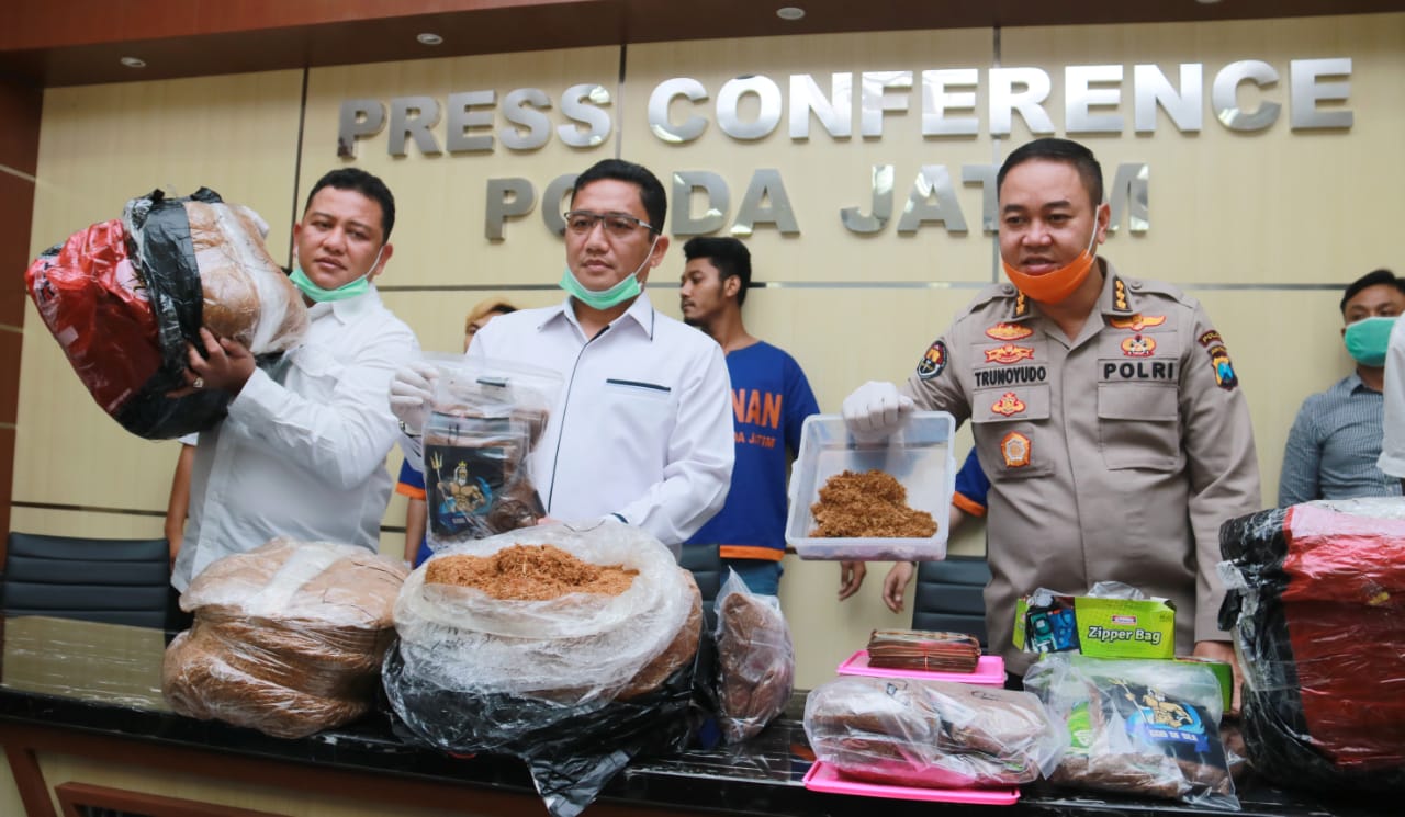 Polda Jatim saat gelar perkara kasus narkoba. (Foto: Istimewa)