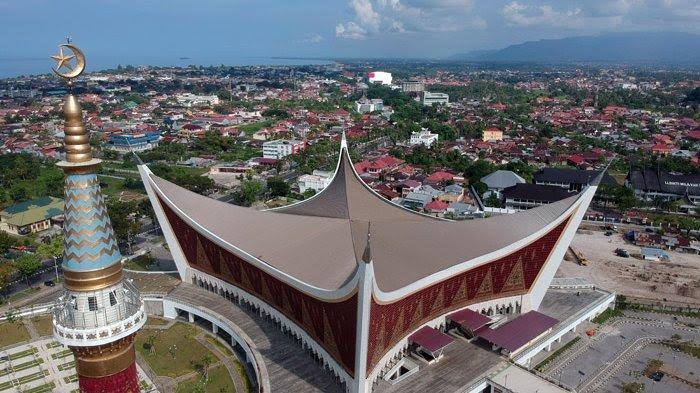 Suatu masjid yang indah di Sumatera Barat. (Foto: istimewa)