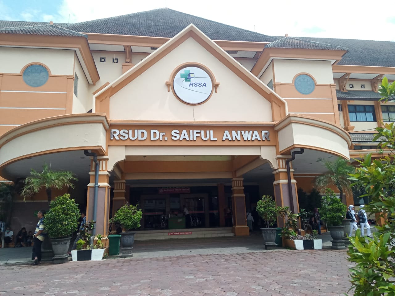 Tampak depan Rumah Sakit Saiful Anwar (RSSA) Kota Malang (Foto: Lalu Theo/Ngopibareng.id)