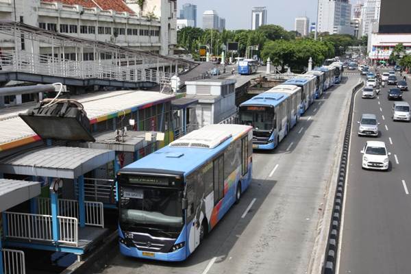 Suasana jalan dengan padatnya transportasi di Jabodetabek. (Foto: istimewa)