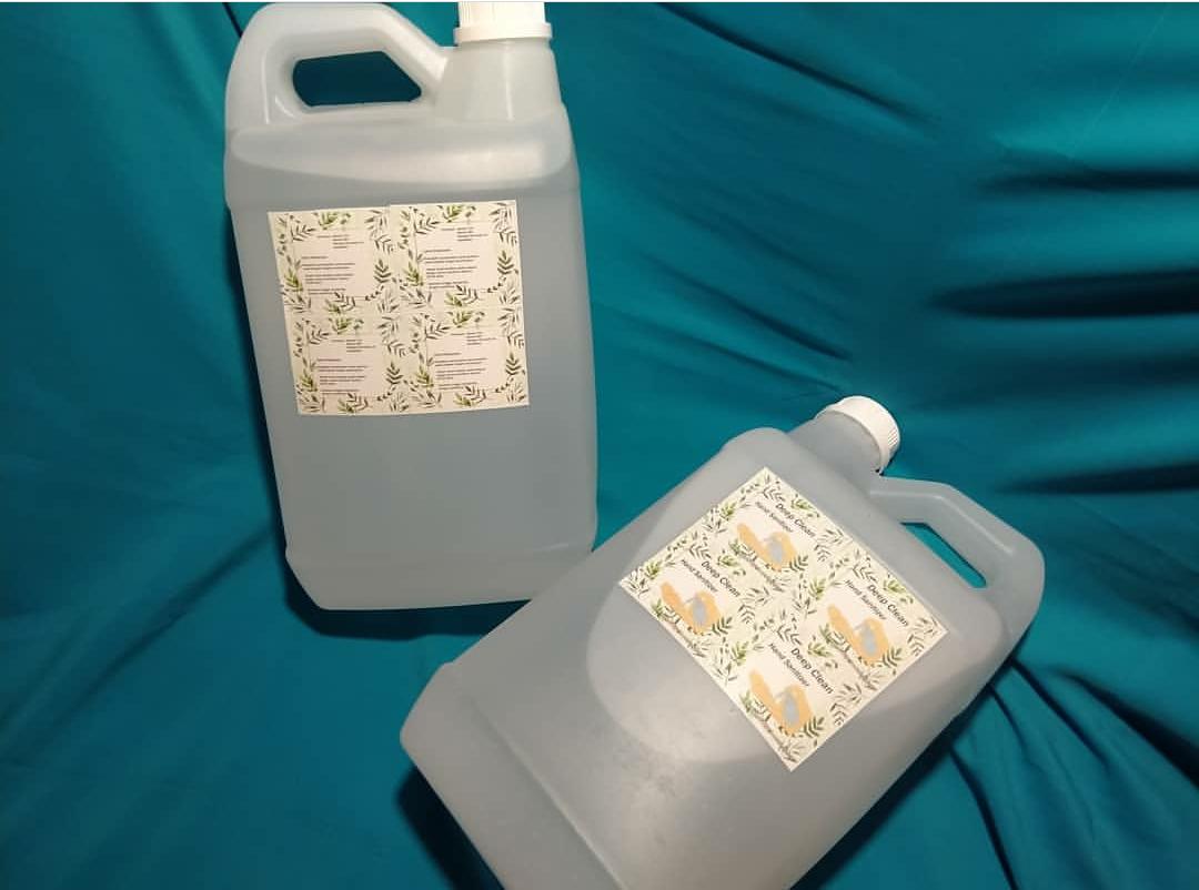 Hand sanitizer cair dalam kemasan jirigen (Foto: instagram @beautyamirah.id)