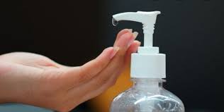 Hand sanitizer menggunakan alkohol. (Foto: Faris/Ngopibareng.id)