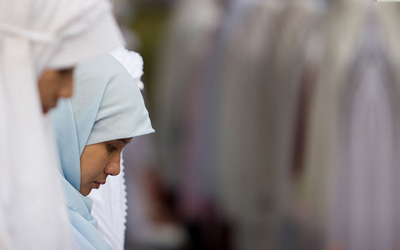 Muslimah sedang melaksanakan shalat. (Foto: Istimewa)