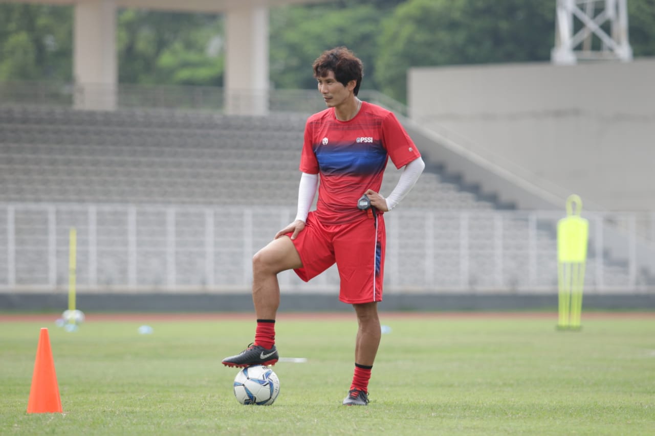 Asisten pelatih Timnas Indonesia Gong Oh-kyun positif corona. (Foto: PSSI) 