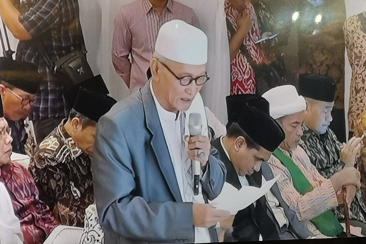 Rais Am KH MIftachul Akhyar sedang memimpin doa bersama. (Foto: Dok/Ngopibareng.id)