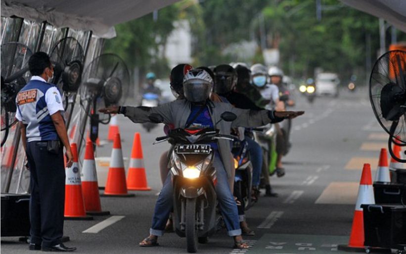 Disinfektan yang disempritkan langsung pada manusia berbahaya. (Foto:Ngopibareng.id)