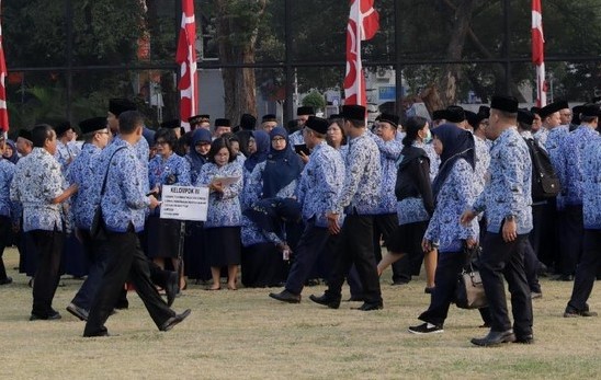 ASN akan tetap dapat THR dan gaji ke-13 ditengah wabah corona. (Foto: Ant)