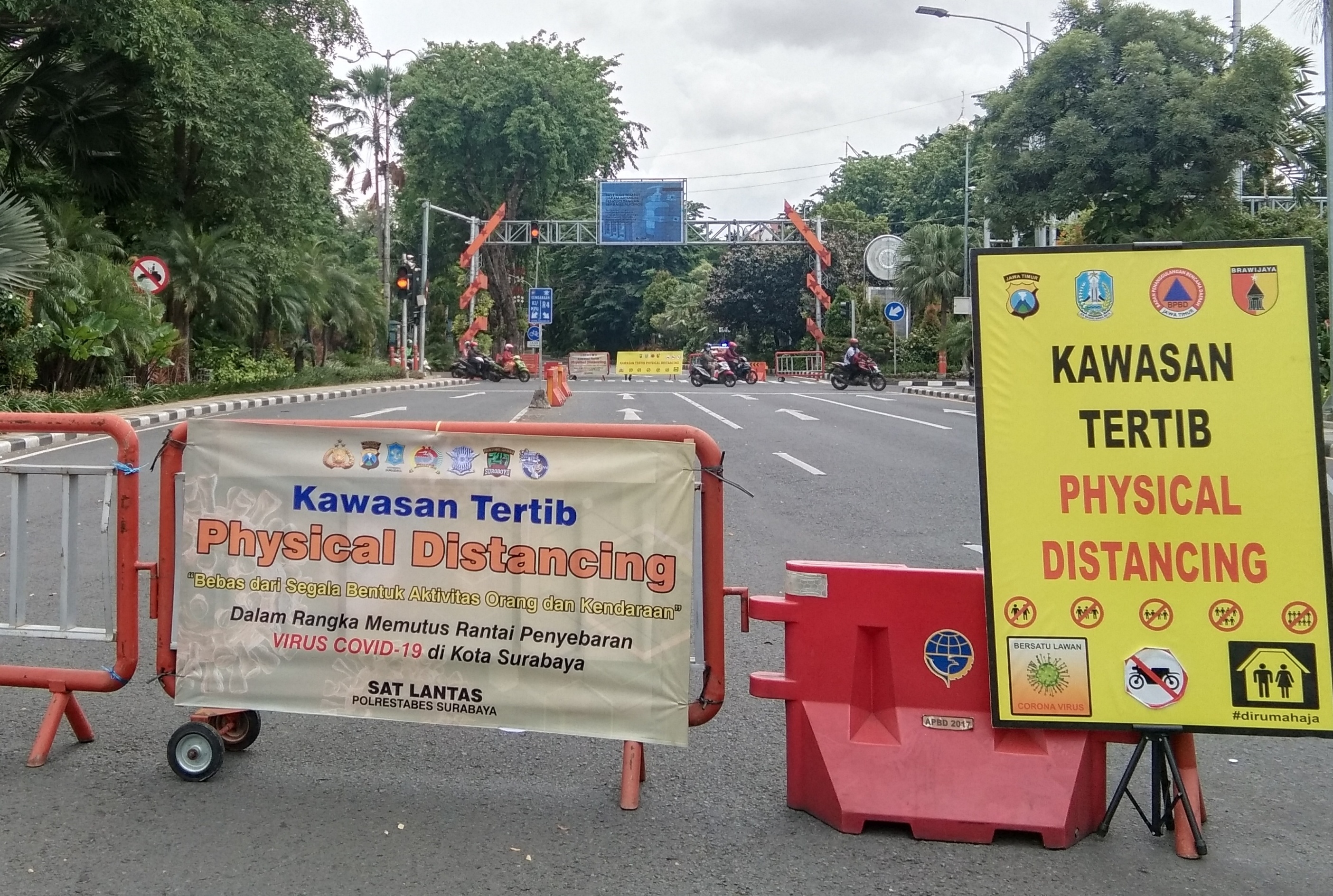 Penutupan Jalan Raya Darmo, Surabaya. (Foto: Ni'am Kurniawan/Ngopibareng.id)