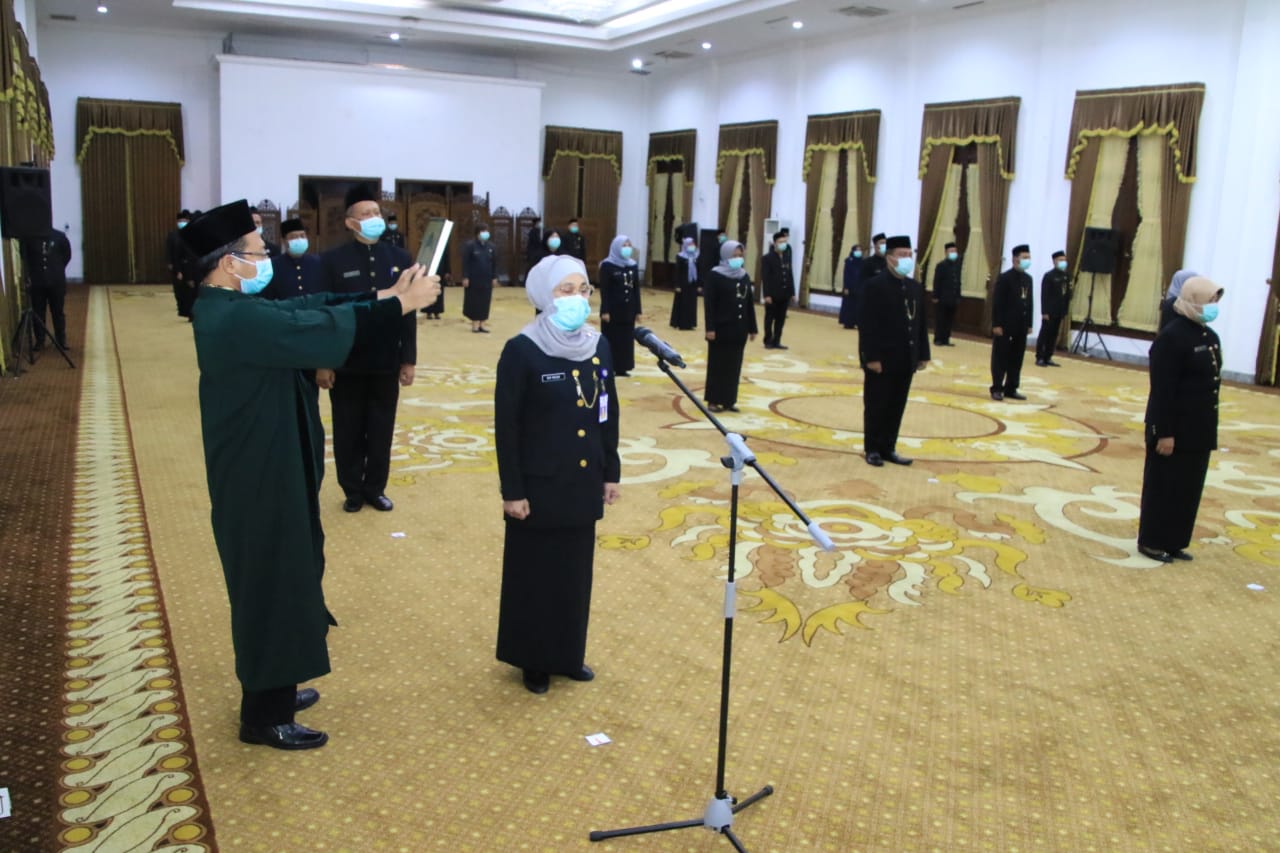 Prosesi pelantikan di Gedung Negara Grahadi, Surabaya, Minggu 12 April 2020. (Foto: Fariz Yarbo/Ngopibareng.id)