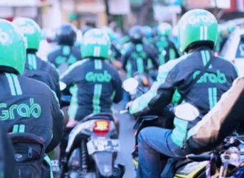 Driver ojek minta bantuan sembako dan BLT yang dijanjikan pemerintah segera dibagikan. (Foto: istimewa)