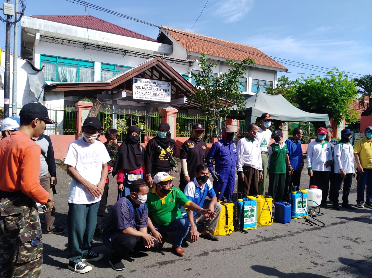 Masyarakat bergotong royong di tengah Pandemi Covid-19. (Foto: nu/Ngopibareng.id)