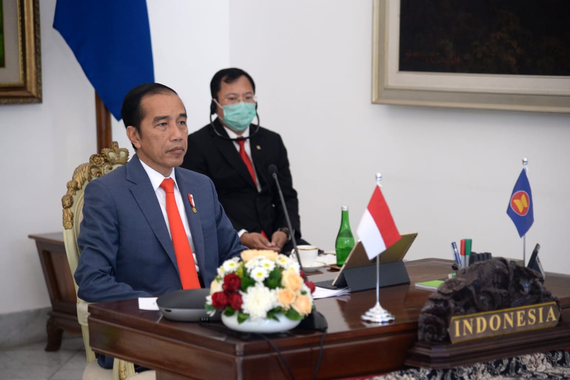 Presiden Joko Widodo   mengikuti KTT ASEAN  Tentang Covid-19 secara virtual dari Istana Bogor, Selasa, 14 April 2020.(Foto: Setpres).