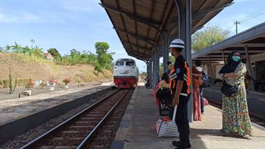 Aktivitas di Stasiun Kereta Api Banyuwangi Kota (foto: Hujaini/ngopibareng.id)