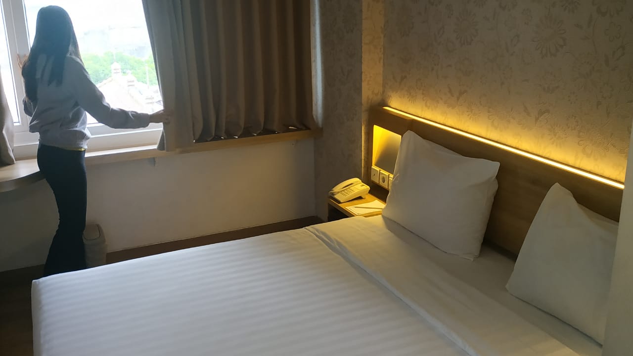 Salah satu kamar di Hotel Whiz Prime untuk paket isolasi mandiri (Foto: istimewa)