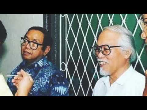 Gus Dur bersama YB Mangunwijaya (keduanya almarhum). (Foto: Istimewa)