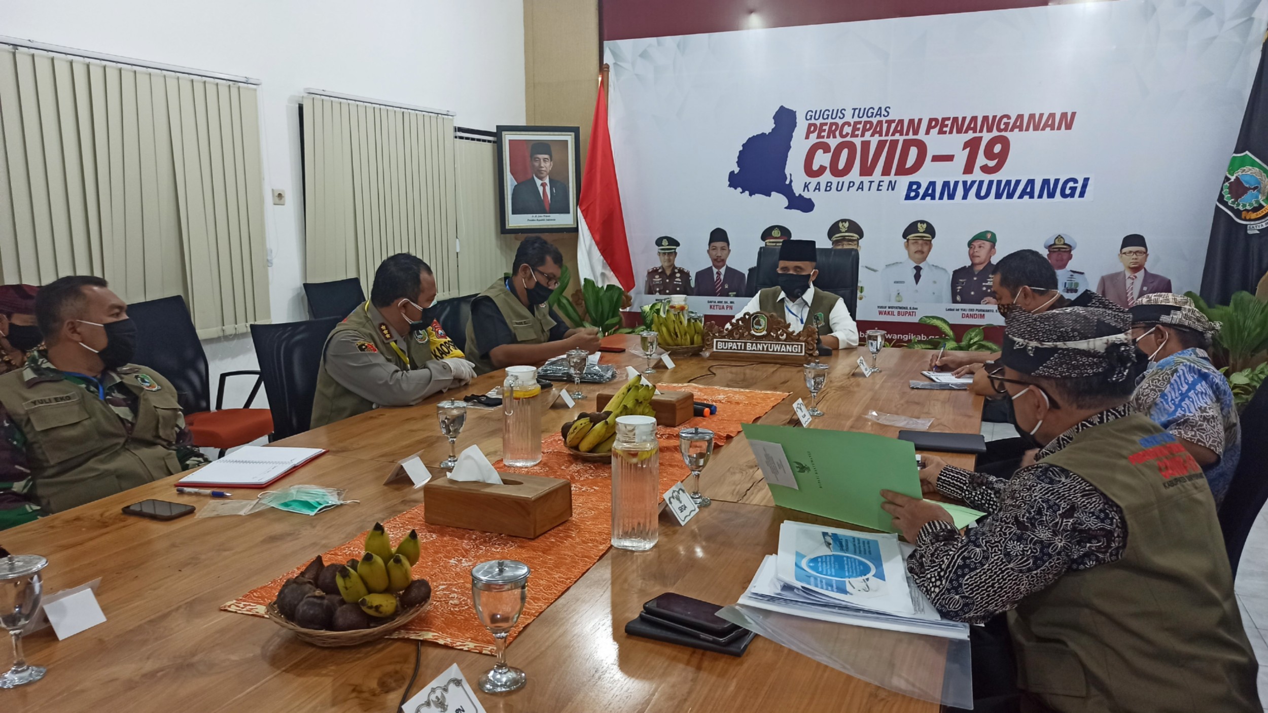 Rapat koordinasi GTPP Covid-19 Banyuwangi. (Foto: Muh. Hujaini/Ngopibareng.id)