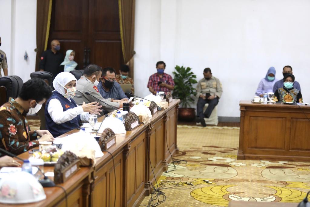 Gubernur Jawa Timur Khofifah Indar Parawansa di Gedung Grahadi. (Alief Sambogo/Ngopibareng.id)