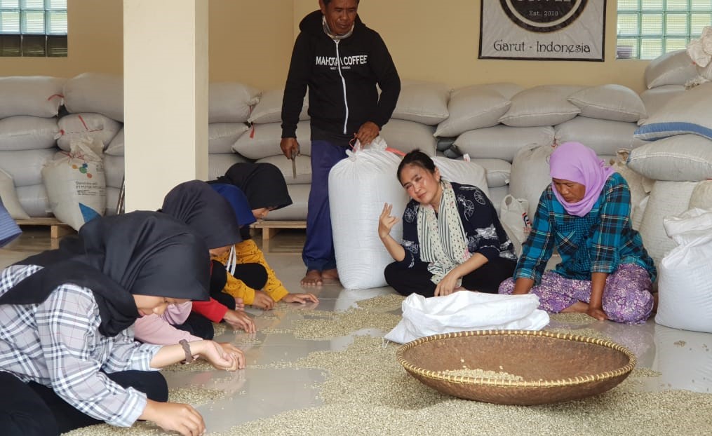 Mahkota Java Coffee milik Enung Sumartini yang kini telah mendunia. (Foto: Humas/BNI)