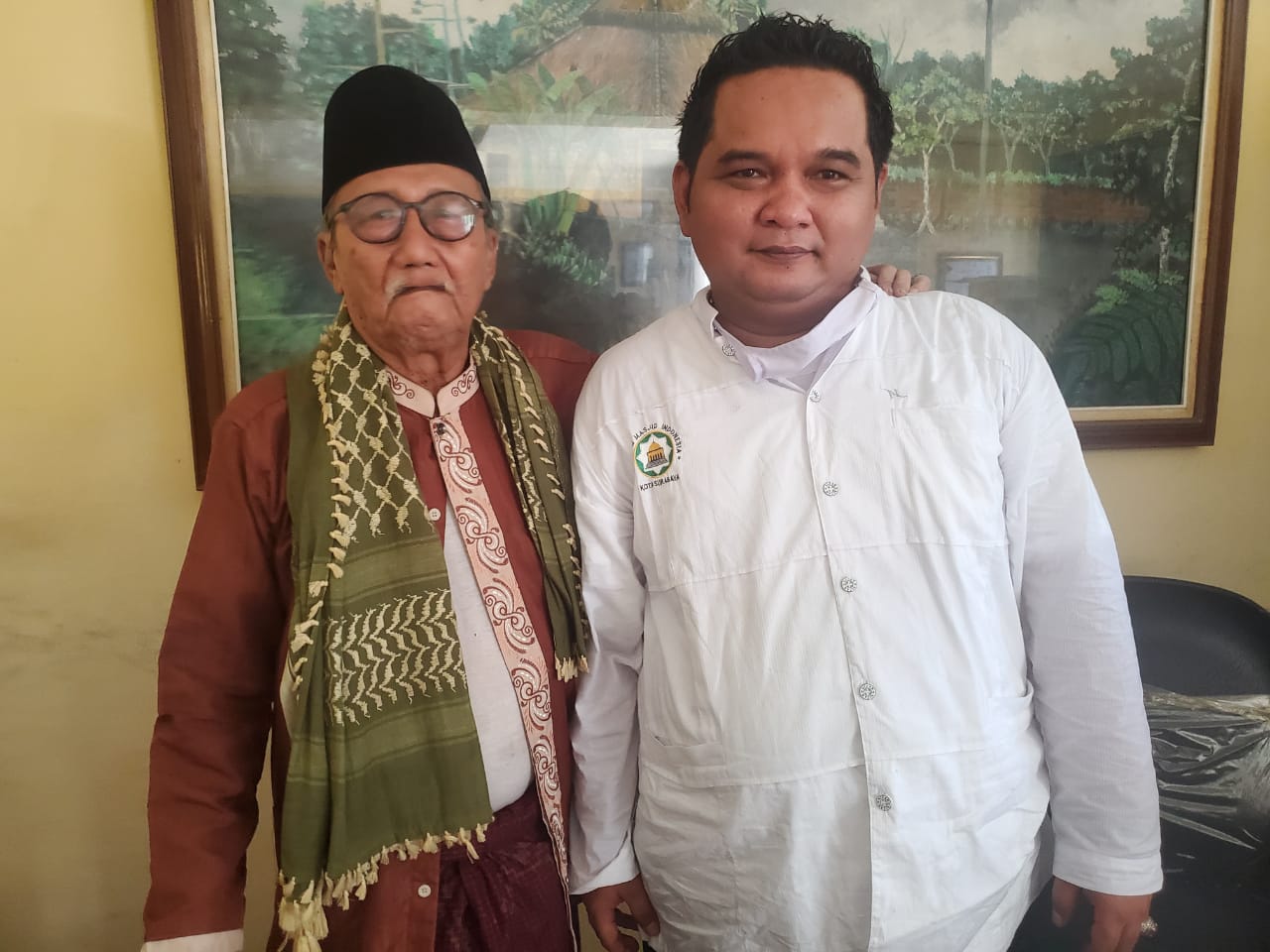 KH Muchit Murtadlo dan Ahmad Sulthon dari DMI Kota Surabaya.