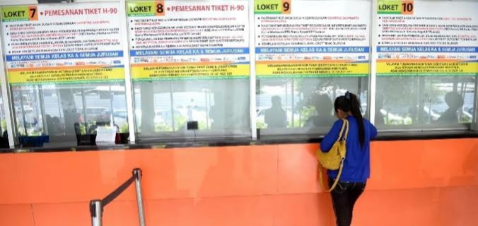 Loket pembelian tiket kereta api yang sedang tutup (Ilustrasi)