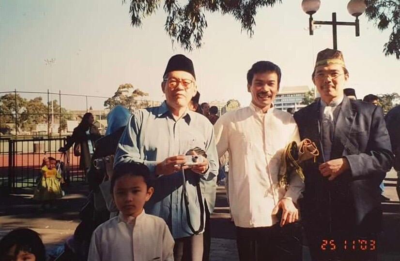 Foto kenangan Arief Budiman usai salat Ied. (Dokumen Kuskrido Ambardi)