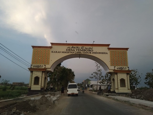 Pintu gerbang PP Al Fatah Temboro, Magetan.