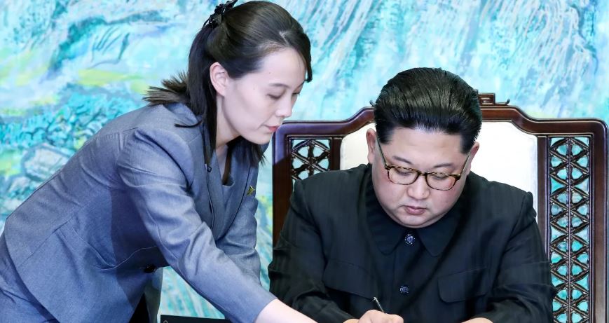 Kim Yo-jong dan kakaknya, pemimpin Korea Utara Kim Jong-un. (Foto: Nikkei Asian)