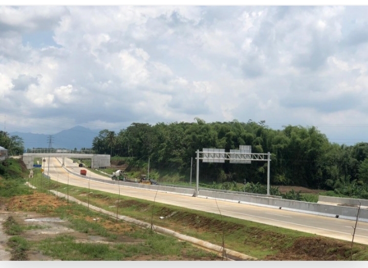 Jalur exit tol Madyopuro, Kota Malang (Foto: Lalu Theo/ngopibareng.id)