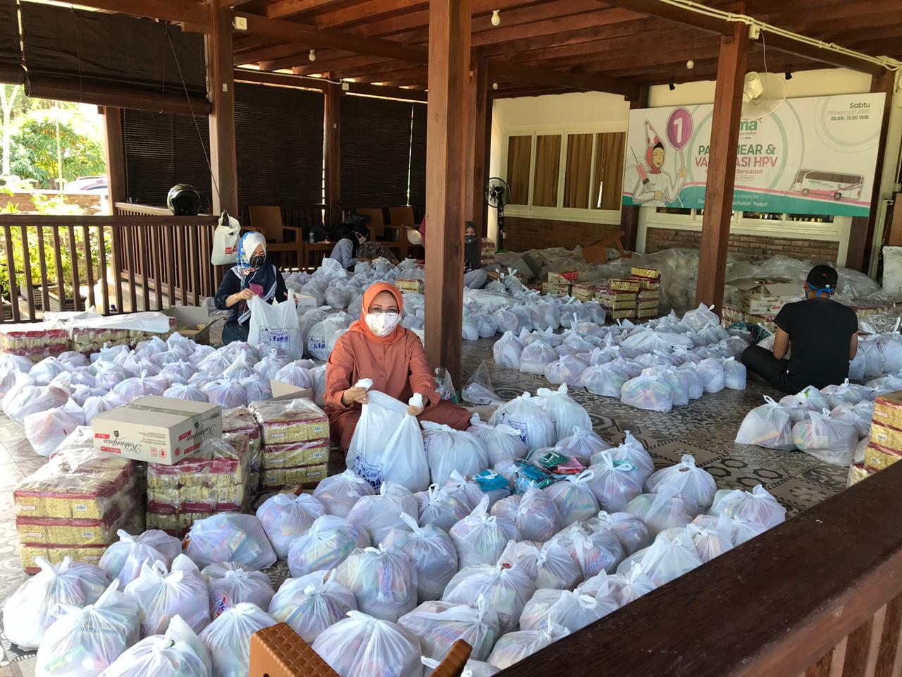 Ribuan paket sembako yang akan dibagikan Fatma Foundation. (Foto: Fatma Foundation)