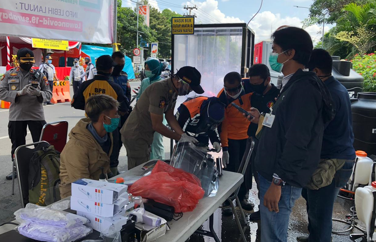 Satu Orang Dalam Pemantauan (ODP) yang terlunta-lunta di check point Waru. (Foto: Andhi Dwi/Ngopibareng.id)