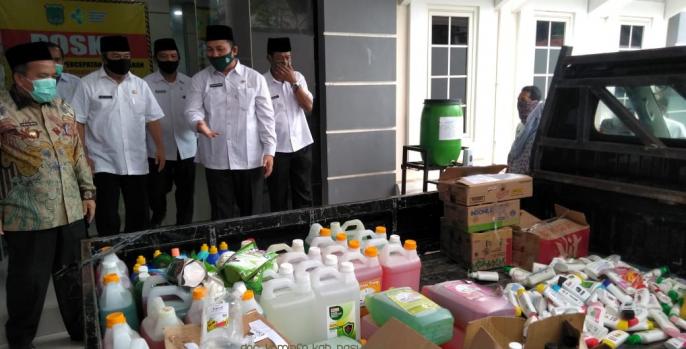 Penyerahan bantuan dari Korpri kepada Gugus Tugas Penanganan Covid-19 Kabupaten Pasuruan. (Foto: Dok Humas)