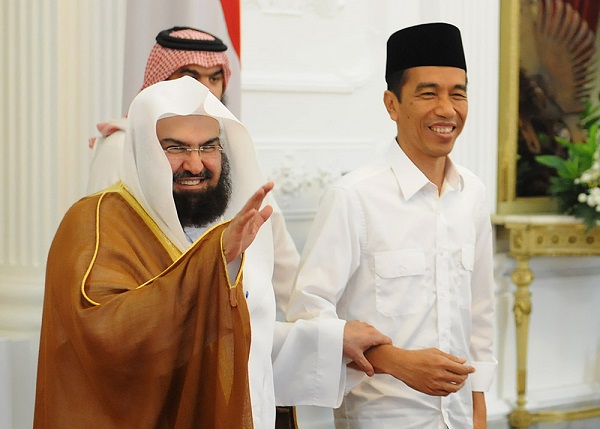 Ketika berkesempatan datang ke Indonesia, Syaikh Sudais bertemu Presiden Indonesia Joko Widodo. (Foto: Setneg) 