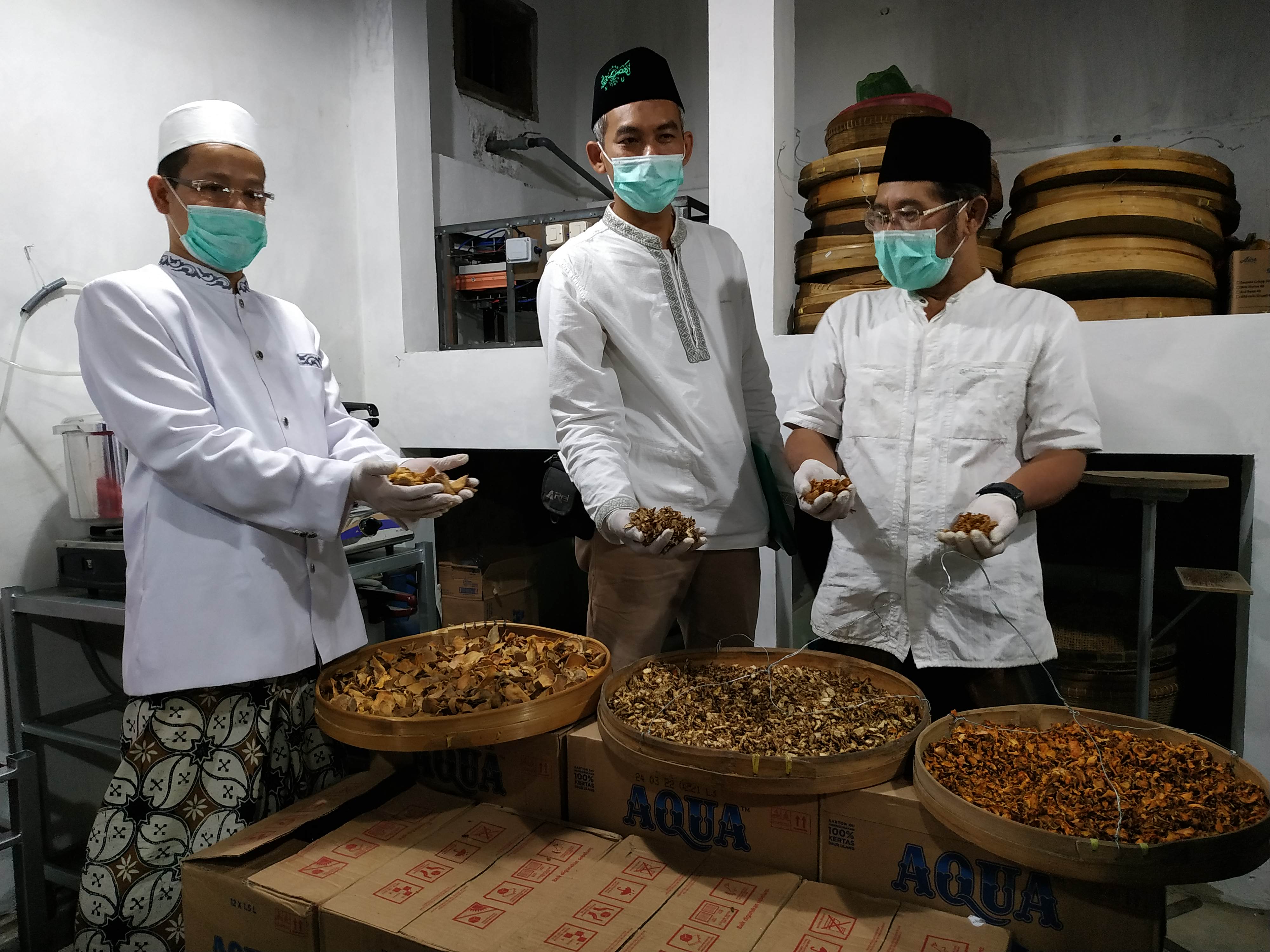 Bahan herbal yang dipergunakan untuk meramu jamu (Foto: Fendhy Plesmana/Ngopibareng.id)