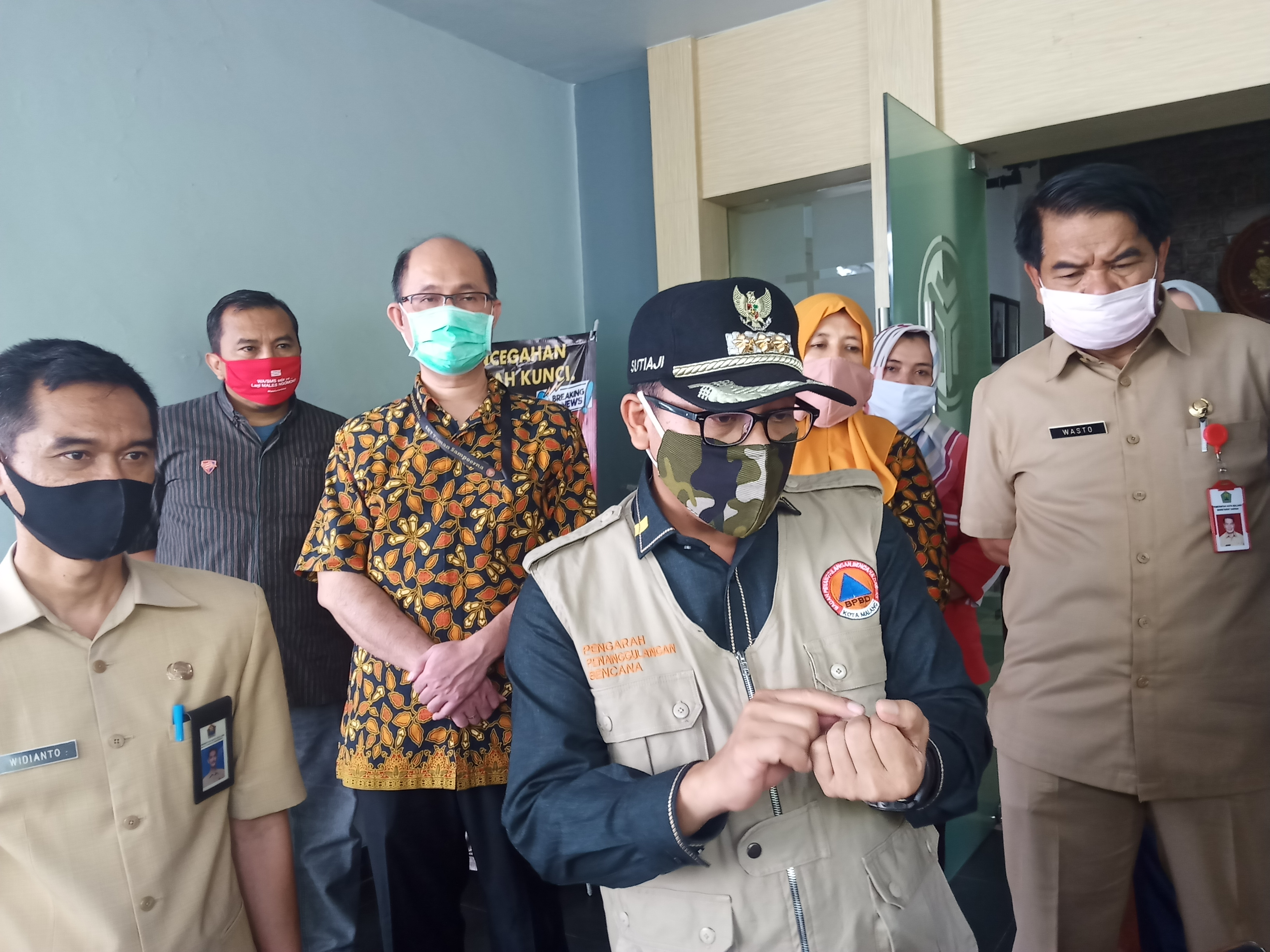 Wali Kota Malang, Sutiaji, saat meninjau pabrik rokok PT. H.M Sampoerna SKT Plant Malang. (Foto: Lalu Theo/Ngopibareng.id)