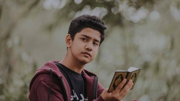 Bintang film dan sinetron yang merambah dunia tarik suara, Syakir Daulay. (Foto: Instagram)