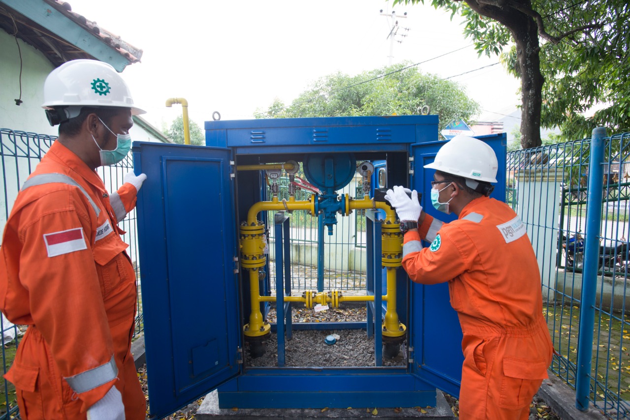 Petugas PGN sedang memeriksa jarigan. (Foto: PGN)