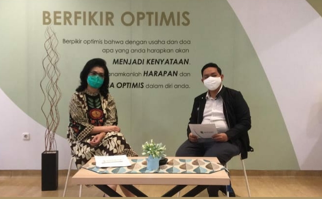 dr.Ulinta P.Pasaribu, Sp.Rad. (K) Onk.Rad, Spesialis Onkologi Radiasi Adi Husada Cancer Center saat talkshow dalam siaran langsung facebook AHCC. (Foto: Pita/Ngopibareng.id) 