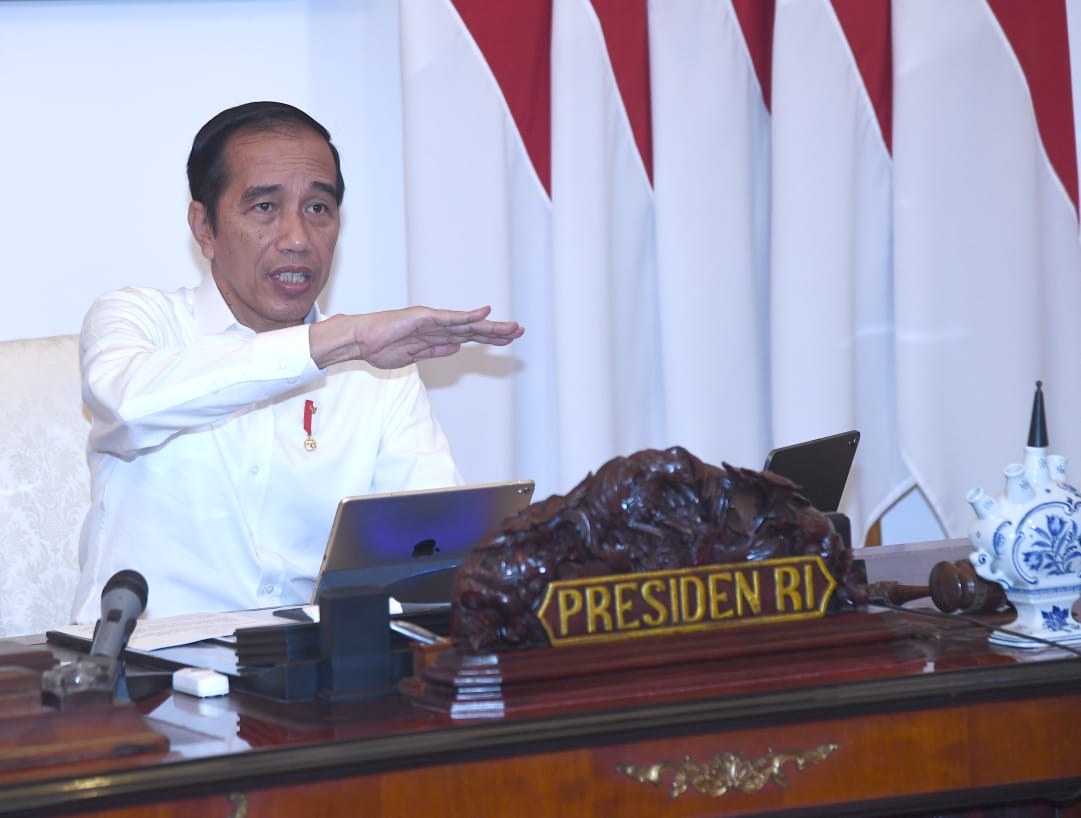 Presiden Joko Widodo memimpin rapat kabinet paripurna melalui video conference dari Istana Merdeka. (Foto: Setpres)