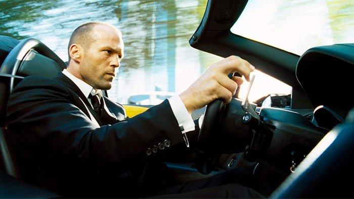 Akting aktor Jason Statham di film Transporter 2. (Foto: IMDb)