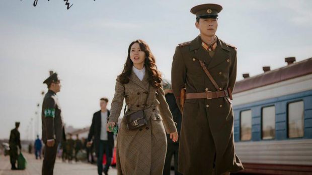 Crash Landing on You mendapatkan nominasi Drama, Aktor, Aktris, Aktris Pendukung, AKtor Pendukung Terbaik dalam BaekSang Awards 2020. (Foto: Dok. tvN via HanCinema)