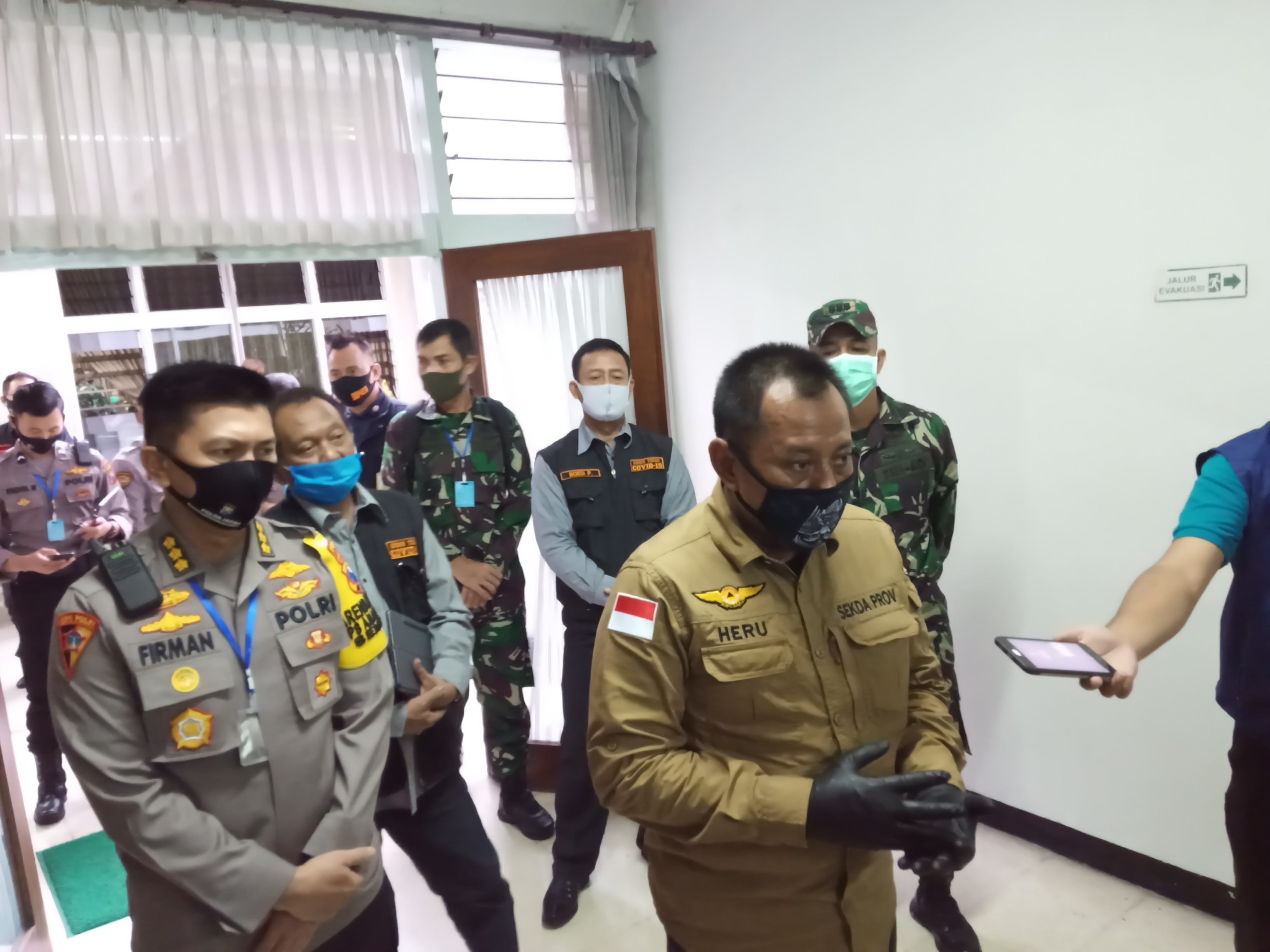 Sekretaris Daerah (Sekda) Provinsi Jatim, Heru Tjahjono usai rapat koordinasi dengan Sekda se-Malang Raya di Kantor Bakorwil Jatim III Malang (Foto: Lalu Theo/ngopibareng.id)