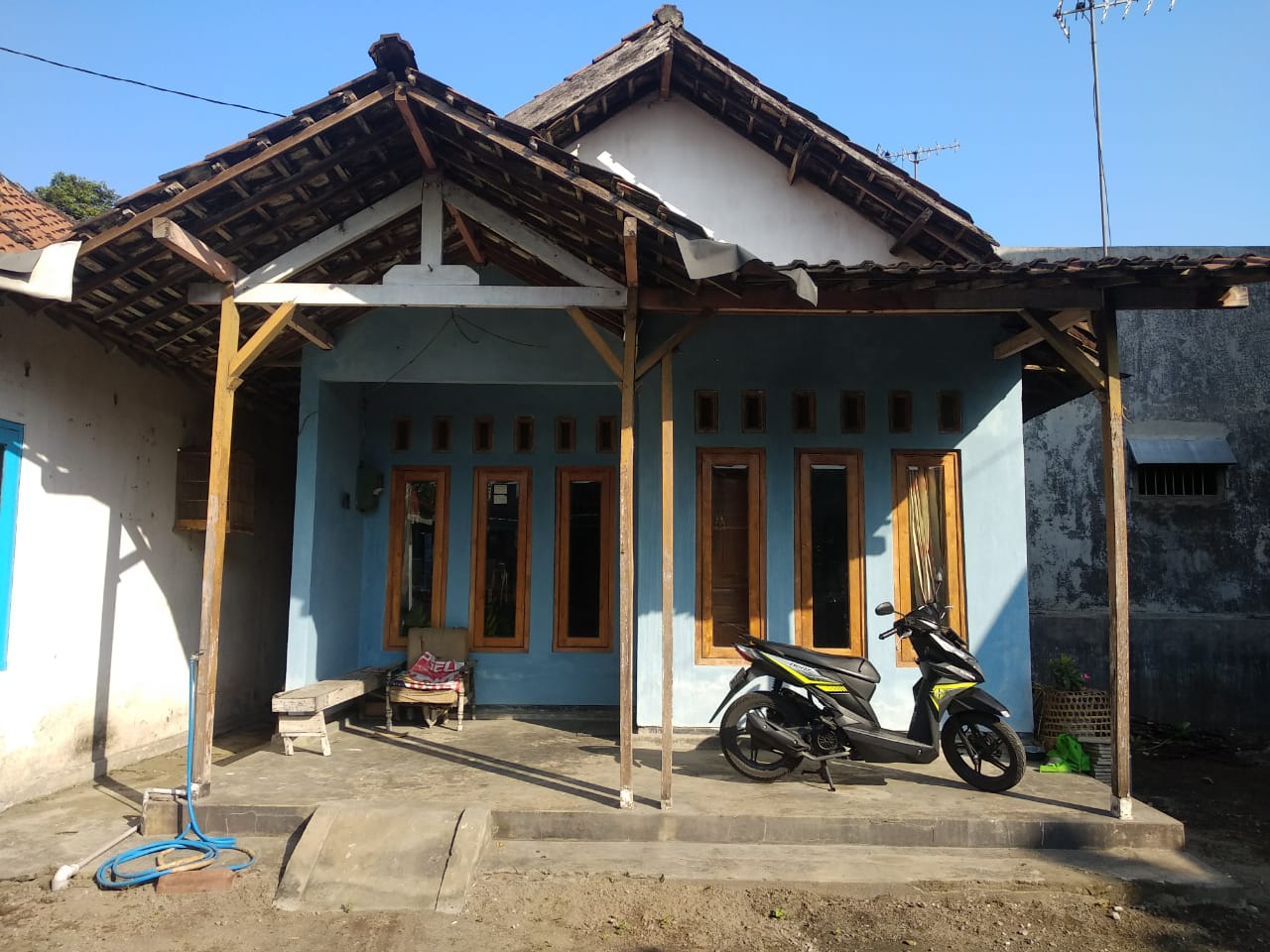 Tampak depan rumah Wo Supi yang beralamatkan di desa Cukir gang 4, Kecamatan Diwek, Jombang (Foto: M.Rizqi/Ngopibareng.id)