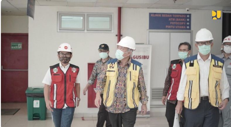 Menteri PUPR Basuki Hadimuljono saat mengunjungi RS Akademi UGM. (Foto:Kementerian PUPR)