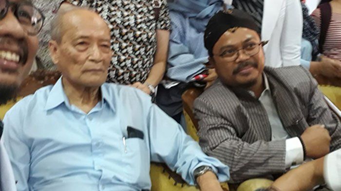 Prof Sumanto Al Qurtuby (kanan) bersama Buya Syafii Maarif. (Foto: Istimewa)