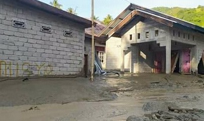 Sejumlah rumah warga terendam lumpur. (Foto: Istimewa)