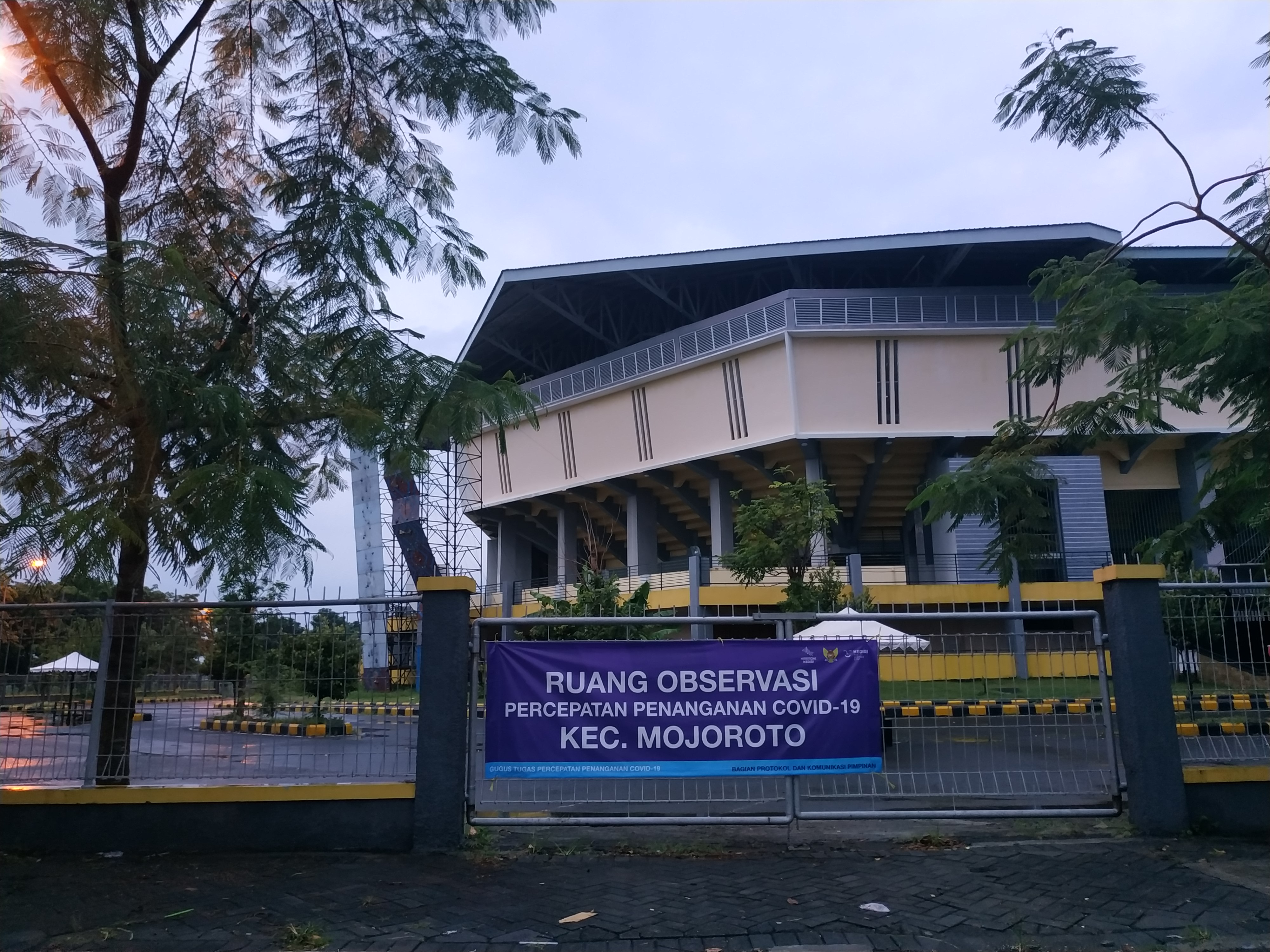 Gor Joyoboyo disulap menjadi ruang observasi percepatan penanganan covid -19 (Fendi Plesmana/Ngopibareng.id)