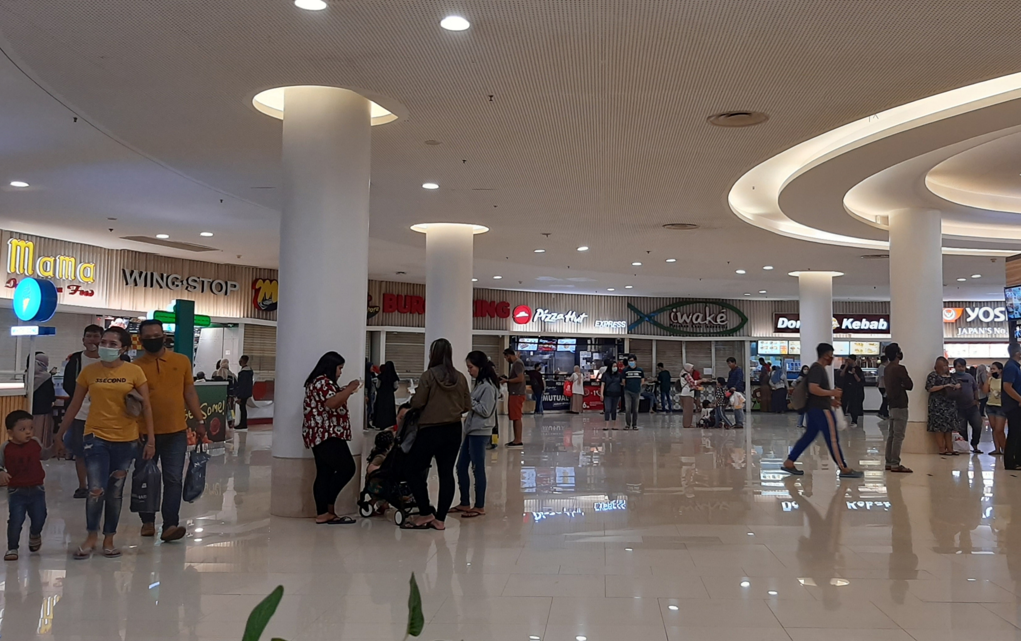 Suasana food court di TP 3 lantai 5. (Foto: Pita Sari/Ngopibareng.id)